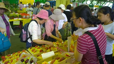 台中當季農特產品台北建國花市登場 首日開賣即熱銷