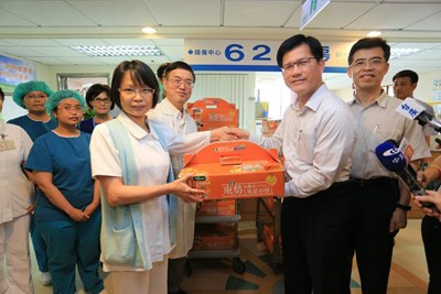 林市長慰問八仙塵爆醫護人員、病患及家屬 盼帶來更多支持與力量