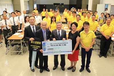 溫暖弱勢 團體企業聯手捐贈送餐車 中市府鼓勵企業盡社會責任