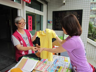 鼓勵堪用資源循環再利用 環保局曬書、曬衣節為千餘件二手物找到新主人