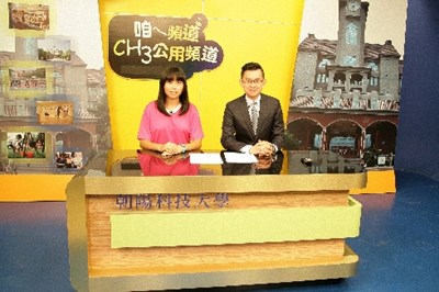 推廣第三公用頻道 導演夏令營開跑 新聞局長與學員搭檔當主播