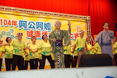 台中市健康活力Show大賽  阿公阿嬤大跳「小蘋果」
