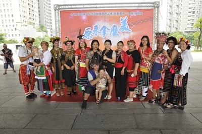 「原來拿麼美！」歡慶原住民族日 中市府族群特色衣飾開展