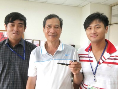 農業學習薪火相傳     煙斗信物傳承青年農民     勉勵要有「當牛」心理準備