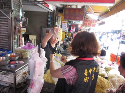 中市衛生局抽驗32件市售涼麵  8件初驗出大腸桿菌超標 複驗後已全數合格