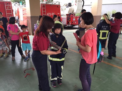消防局暑期消防營 精心設計闖關活動 提升學童火災發生應變能力