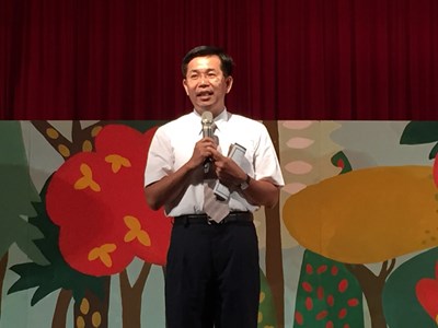 環境教育兒童劇逗趣登場     潘副市長陪孩童開心看劇