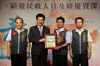 有「里」真好 市府表揚特優里長、績優民政人員及績優資深鄰長