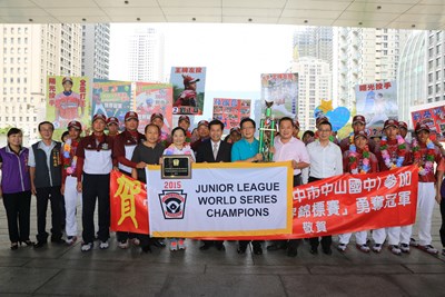 中山國中LLB奪冠三連霸   選手遊街慶祝分享喜悅