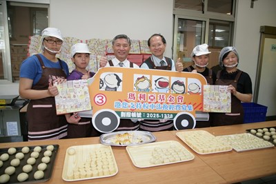 瑪利亞籌措校車基金      張副市長邀認購月餅做公益