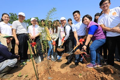 十年樹木、百年樹人 東海響應市府植樹計畫 林市長與新生共同植樹