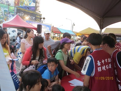 逛夜市自備餐具享優惠  水湳、龍富夜市送好禮