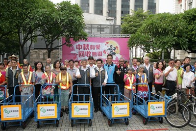 中秋送暖回收惜福 中市自行車、手推車贈弱勢