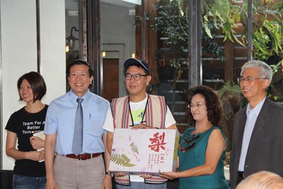 香港資深廣播曾智華組團遊台中並捐10萬助偏鄉 市府感謝各界愛心