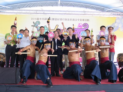 百名選手參與市府調酒大賽 大專花式組由首府大學盧威志奪冠
