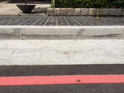 西屯惠民路路平成功案例 路面與側溝頂面無高低差 並與居民合作改善通行環境