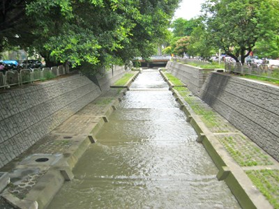 美化柳川     市府編列500萬維持中華水質淨化場功能    並打造優質河岸休憩環境