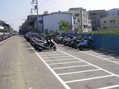 整頓大慶火車站前機車違停 市府交通局展現有效管理行動力