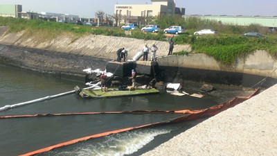 疑輸油管線油品外洩  環保局嚴格監控清除避免擴大  後續將持續追蹤