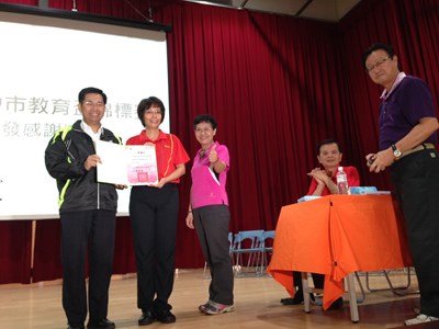 教育盃羽球錦標賽開打 校長老師大展身手