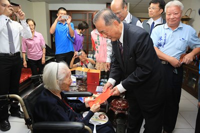 重陽前夕 林副市長訪百歲人瑞蔡張葱