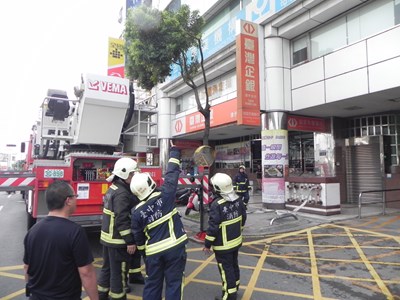 消防局加強高樓層商辦大樓火災搶救演練 提升救災效率