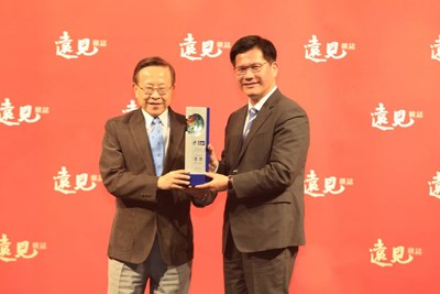 中市1999便民專線勇奪遠見雜誌五星服務獎第一 林市長北上受獎