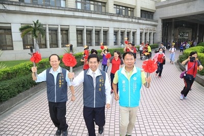 潘副市長傳遞心智障礙者親子運動大會聖火 為選手們加油!