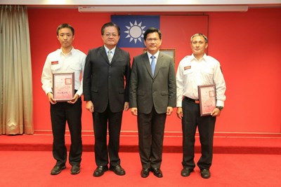 消防局積極搶救和平冷林混凝土預拌車翻落人員 林市長頒獎表揚並勉強化搜救能力