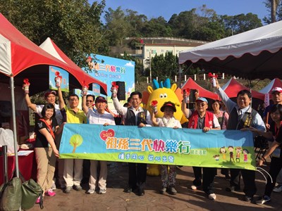 享受三代同遊的樂趣 潘副市長率銀髮族長輩一同健走