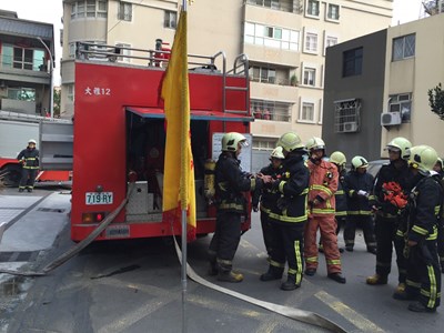 高樓消防安全演練 考驗消防人員技術及體力