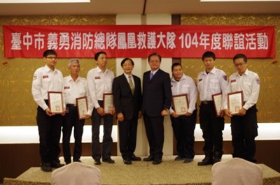 義勇消防總隊鳳凰救護大隊表揚活動   消防局長肯定33位優異救護義消