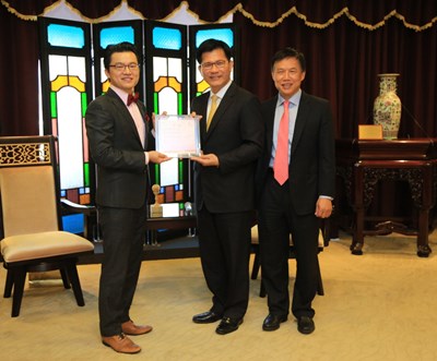 李至誠榮獲世界洋服大賽金牌  裁縫師之子林市長頒贈「台中之光」肯定