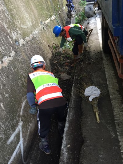 和平區東崎路山溝一次完成清淤  建設局積極作為獲當地居民肯定