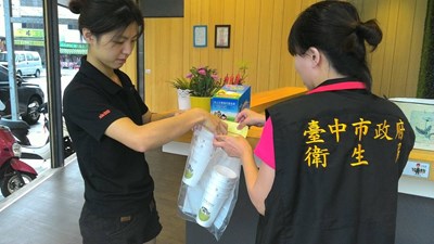 衛生局啟動紙餐具及防油紙袋專案抽驗  70件食品容器具檢驗均符合規定