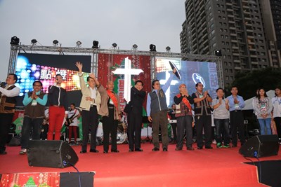 詩歌禮讚迎耶誕 感恩園遊會夏綠地公園溫馨登場