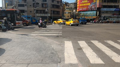 建設局封閉打除雙十路一段廢棄人行地下道 盼提升道路景觀