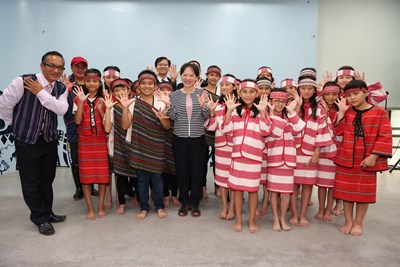 關心偏鄉教育     市長夫人與達觀、自由國小學童相見歡