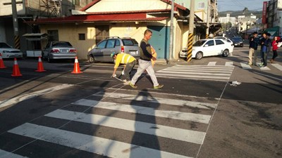 大肚區華昌街及育樂街路面標線畫設施工不當修復完畢 建設局追責檢討