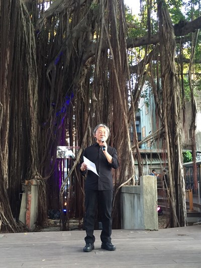 光影文學朗讀日 路寒袖領讀詩作為光影藝術節畫完美句點