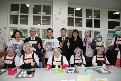 中市第一家進駐學校的社區日間作業設施啟動  林市長盼助身障者自力學習