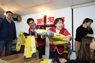 寒冬送暖  林市長與夫人至恩友中心關懷弱勢街友