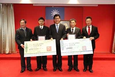 林市長表揚捐款愛心食物銀行及響應綠美化政策等7家民間企業