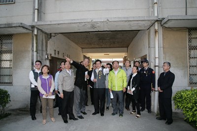視察豐南國中老舊校舍 林市長盼儘早通過教育預算 維護師生安全
