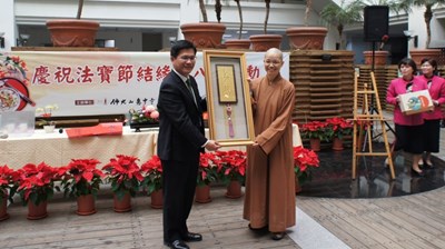 慶祝佛陀成道日 惠中寺兩千份臘八粥與洽公民眾分享喜樂