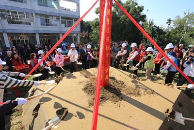 神岡里、山皮里聯合活動中心動土 現代感建築將兼具親子休閒與老人日托功能