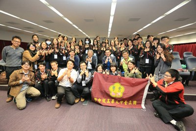 文華高中師生來訪 新聞、文化兩局長幽默分享從政趣事