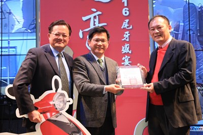 嘉惠市民    健豪印刷捐15輛消防機車    林市長感謝