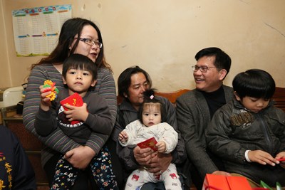 林市長溫馨快遞 助弱勢家庭過好年