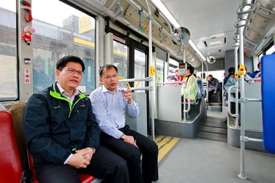 幹線公車總搭乘人次突破6.5萬 林市長親自搭乘到豐原開會